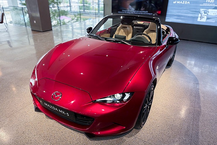 Mazda MX-5 bắt đầu nhận cọc tại Việt Nam, giá bán hơn 1,3 tỷ đồng