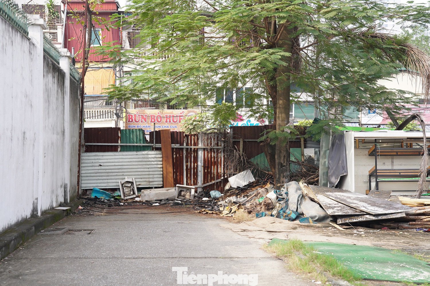 Trong quá trình thực hiện Luật Đầu tư 2020, UBND TP Hà Nội đã thực hiện dừng triển khai dự án BT mới; dừng thực hiện dự án BT chưa phát hành hồ sơ mời thầu, hồ sơ yêu cầu... khiến việc triển khai Quy hoạch chi tiết Khu công viên sinh thái Vĩnh Hưng, tỷ lệ 1/500 bị dừng thực hiện.