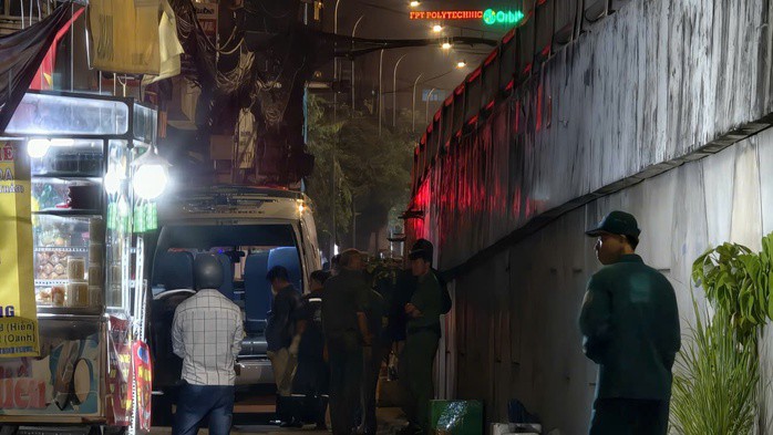 Lực lượng chức năng đang phong toả hiện trường.