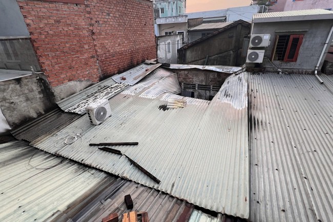 Căn nhà xảy ra cháy.