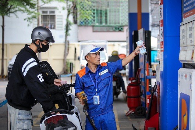 Giá xăng dầu tiếp tục tăng