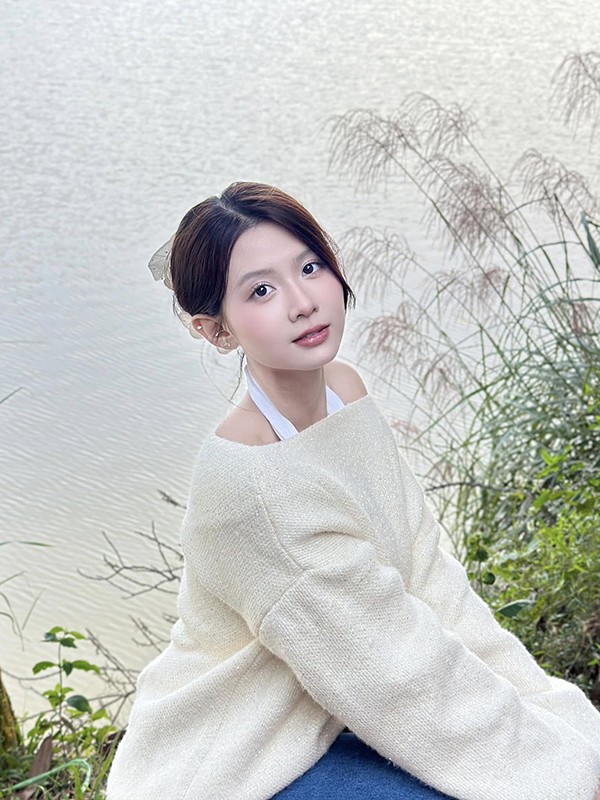 Trên trang cá nhân, Chang Mây thường xuất hiện với hình ảnh trong sáng, ngây thơ.