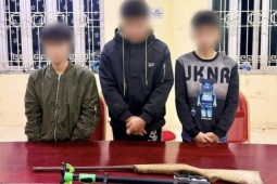 Livestream khoe súng đạn tự chế trên TikTok, nam sinh lớp 11 bị công an mời làm việc