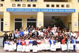 Dr.Papie (STARMED) đồng hành cùng Báo Sức khỏe & Đời sống trao tặng 1.000 phần quà “Tết ấm vùng cao 2026”