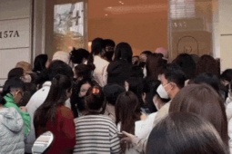 Người Việt chi gần 300 tỷ đồng mua áo dài Tết