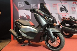 Yamaha giới thiệu NMAX TECH MAX 2026, "thách thức" SH160i