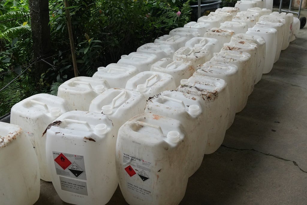 Người phụ nữ ở Nghệ An dùng axit pha với nước lã sản xuất 60.000 lít giấm giả - 4