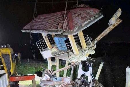 Học viên lái xe đâm xuống cống, thầy giáo ở Ninh Bình tử vong