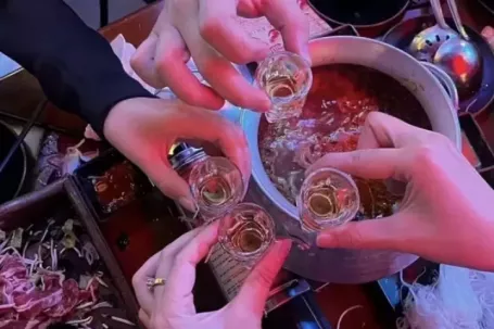 Có nên ngủ ngay sau khi uống rượu?