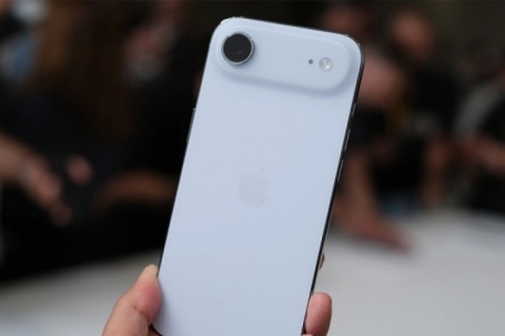 iPhone Air bán chạy gấp ba sau khi liên tục giảm giá