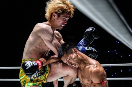 Cận cảnh cao thủ Nhật tung 7 đòn hiểm hạ võ sĩ Thái Lan, nhận ngay 10.000 USD