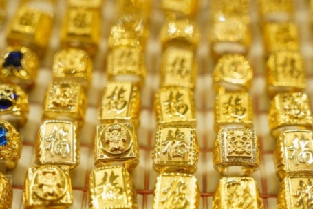 Giá vàng thế giới lao dốc, rời xa ngưỡng 5.000 USD/ounce