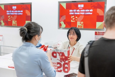 Nỗ lực chiếm lĩnh thị trường bán lẻ dịp Tết của “ông lớn” thời trang Nhật Bản