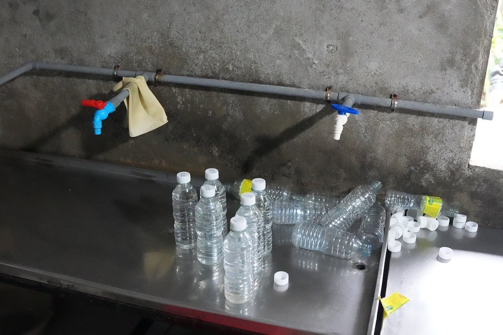 Người phụ nữ ở Nghệ An dùng axit pha với nước lã sản xuất 60.000 lít giấm giả - 5