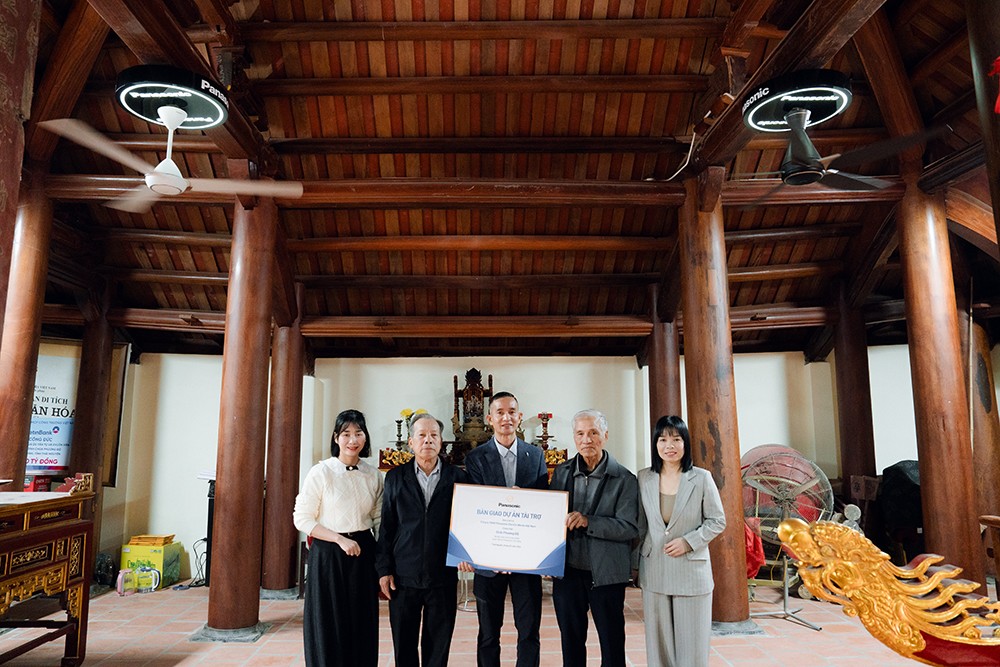 Panosonic nhận được sự tiếp đón nồng nhiệt của cán bộ địa phương tại Đình Phương Độ (Thái Nguyên)