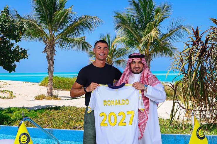 Ronaldo còn hợp đồng 1 năm với Al Nassr