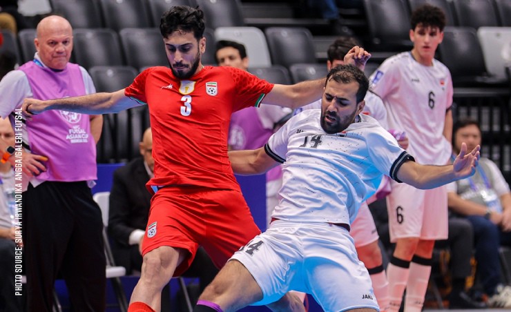 Iran (áo đỏ) đánh bại Iraq để lần thứ 2 liên tiếp ghi danh vào chung kết giải vô địch futsal châu Á