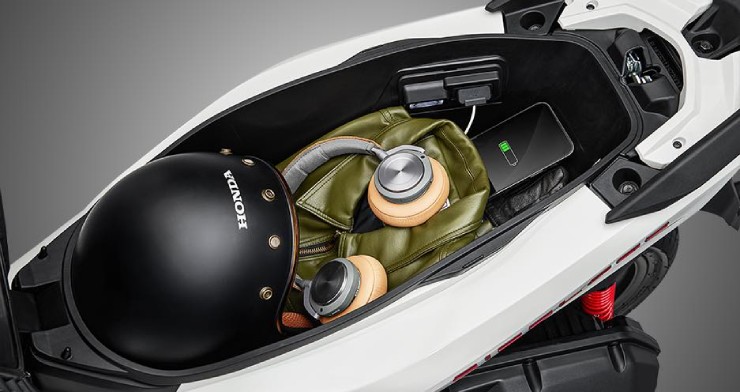 Nam giới nên chọn Honda Air Blade 160 hay Yamaha NVX 155 VVA? - 6