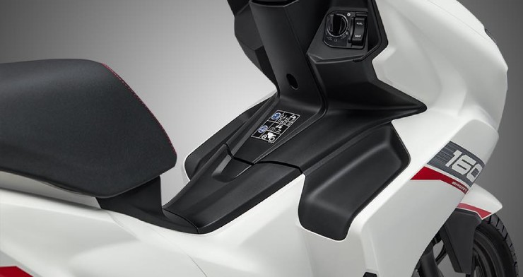 Nam giới nên chọn Honda Air Blade 160 hay Yamaha NVX 155 VVA? - 5