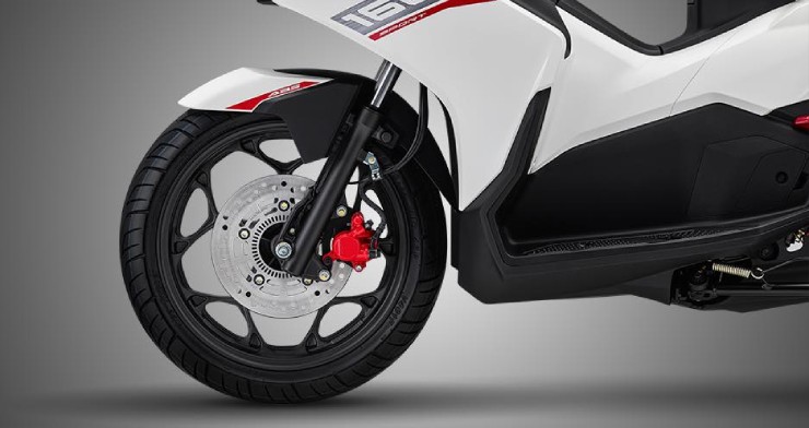 Nam giới nên chọn Honda Air Blade 160 hay Yamaha NVX 155 VVA? - 9