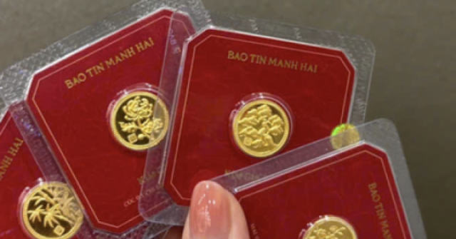 Giá vàng biến động mạnh, xuất hiện tình trạng "mua vàng trên giấy" ở TPHCM