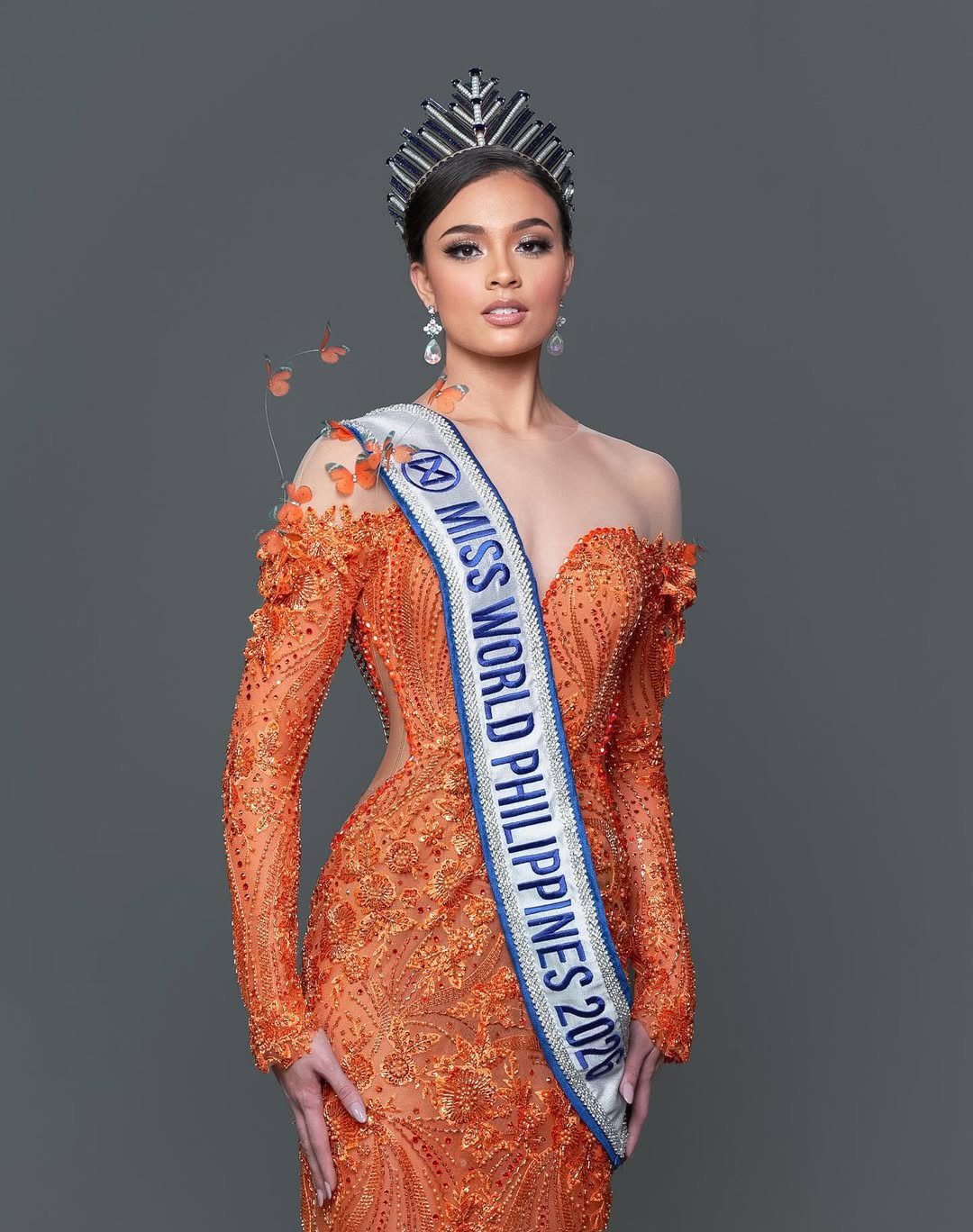 Trong phần thi ứng xử, người đẹp Asia nhận được câu hỏi về tác động của mạng xã hội đối với xã hội hiện đại. Cô chia sẻ quan điểm gắn liền với dự án cộng đồng của mình, nhấn mạnh thực trạng khủng hoảng sức khỏe tinh thần ở giới trẻ và kêu gọi sử dụng mạng xã hội có trách nhiệm.&nbsp;