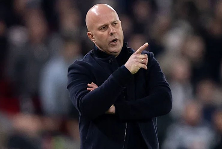 HLV Slot không thể giúp Liverpool thi đấu ổn định