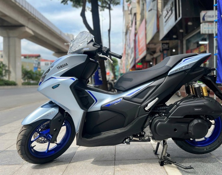Nam giới nên chọn Honda Air Blade 160 hay Yamaha NVX 155 VVA? - 4