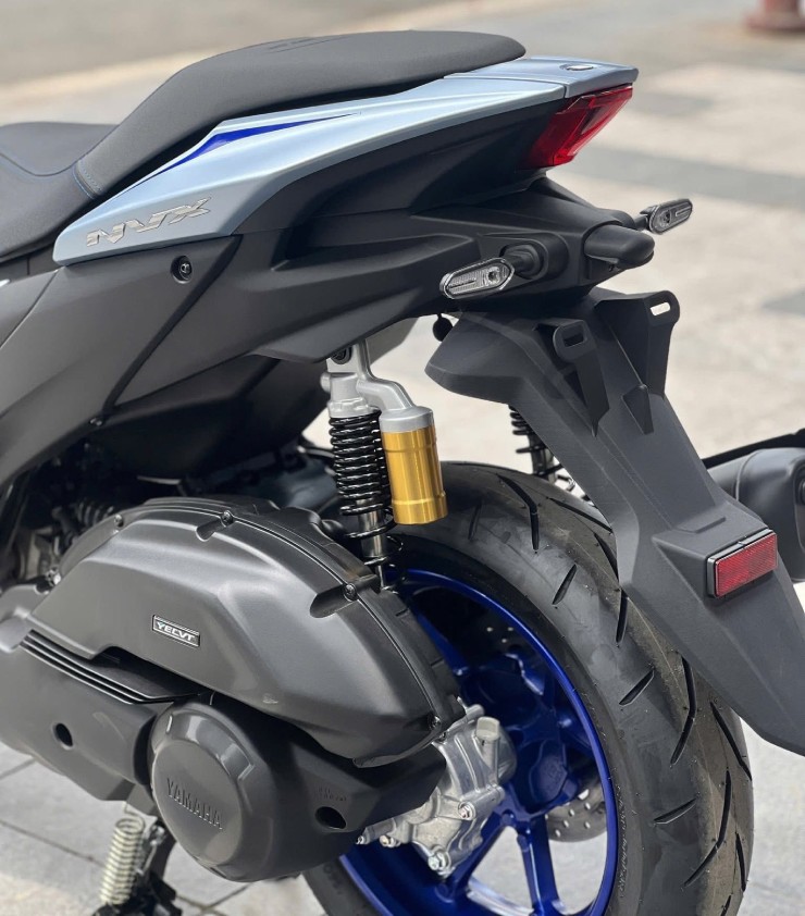 Nam giới nên chọn Honda Air Blade 160 hay Yamaha NVX 155 VVA? - 8