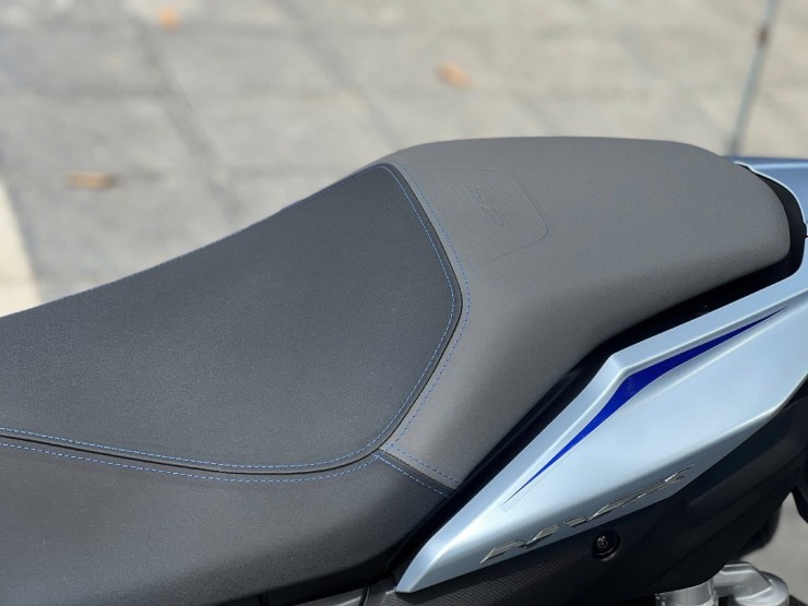 Nam giới nên chọn Honda Air Blade 160 hay Yamaha NVX 155 VVA? - 7