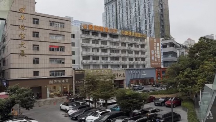 Khủng hoảng thanh khoản lan rộng tại “thủ phủ vàng” Shuibei. Ảnh: CNA