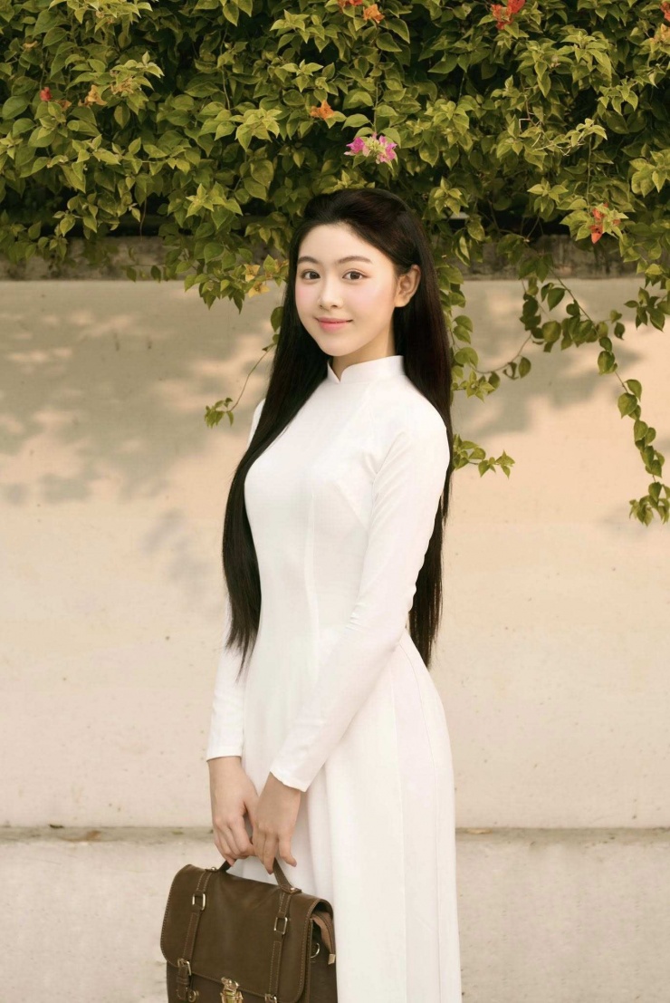 Nhiều người hâm mộ nhận xét rằng Lọ Lem thừa hưởng nhiều nét đẹp từ mẹ, đặc biệt là sự mềm mại và thanh lịch.