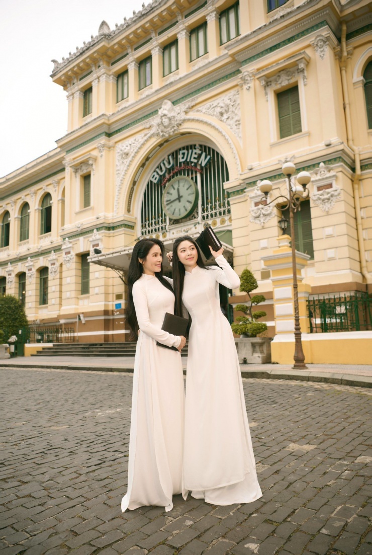 Vốn được biết đến với vẻ đẹp trong trẻo, thuần khiết, mỗi lần xuất hiện của Lọ Lem đều nhanh chóng thu hút sự quan tâm của cộng đồng mạng.