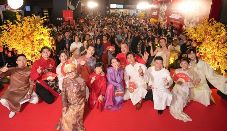 Phan Như Thảo diện áo dài hội ngộ dàn sao trên thảm đỏ - 8