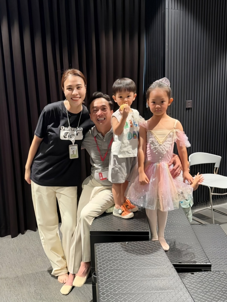 Ảnh sao 6/2: Vợ chồng Cường Đôla tới cổ vũ con gái biểu diễn - 2