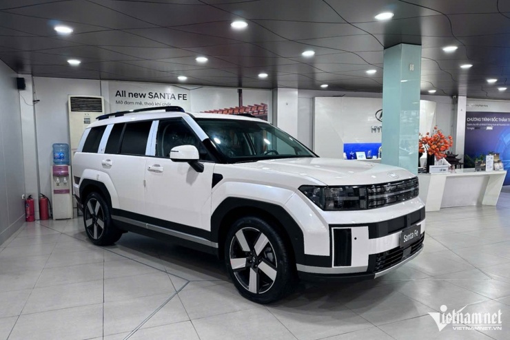 Thị trường ô tô trước Tết: Hãng xả hàng tồn, xe đời cũ giảm giá mạnh - 3