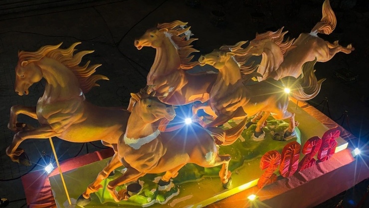 Ngựa tại khu vực trung tâm phường Việt Trì, tỉnh Phú Thọ. (Ảnh: Tùng Vi)