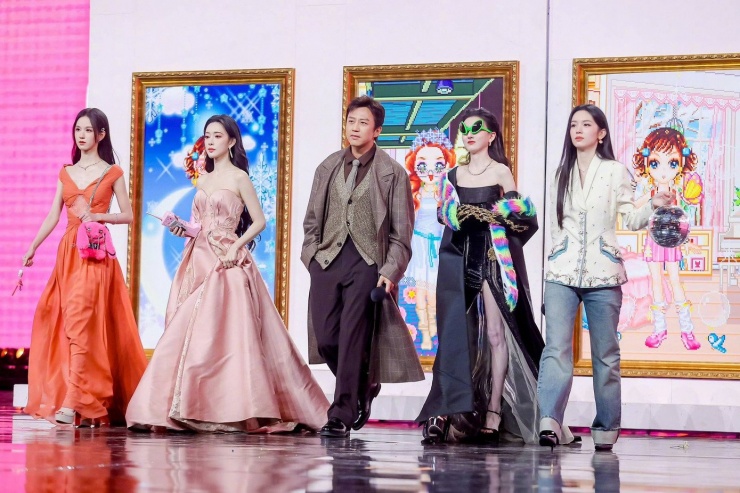 Giữa rừng váy lộng lẫy, Đêm hội Weibo có mỹ nhân mặc quần jeans lên nhận giải - 5