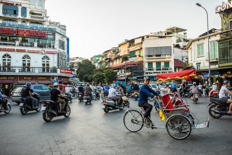 Phố phường Hà Nội nhộn nhịp. Ảnh: Hanoitourist Corporation.