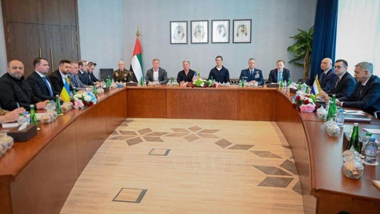 Các phái đoàn Nga, Ukraine và Mỹ gặp nhau trong khuôn khổ đàm phán hòa bình tại Abu Dhabi - Các Tiểu vương quốc Ả Rập Thống nhất vào ngày 4-2. Ảnh: Sputnik/Bộ Ngoại giao UAE