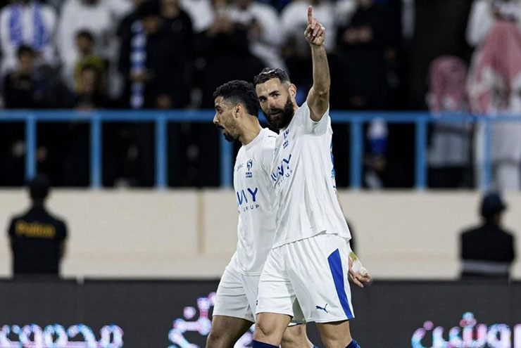 Benzema mới đến đã lập hat-trick giúp Al Hilal thắng 6-0, Ronaldo sợ cũng phải