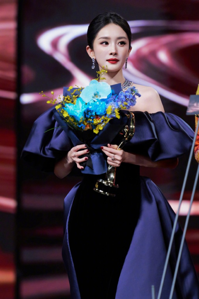 Dương Mịch giành 'Nữ hoàng Weibo 2026'. Đây là lần thứ ba cô dành vinh dự này.