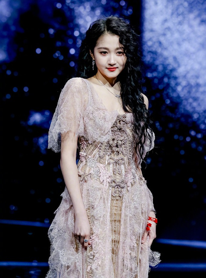 Diễn viên Quan Hiểu Đồng.