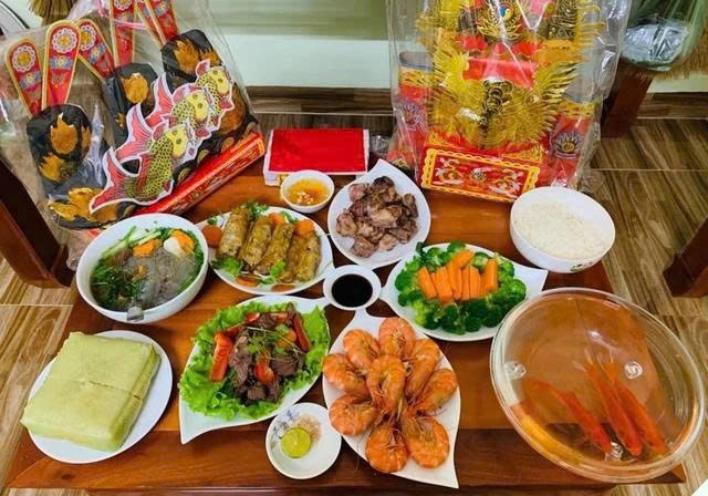 Bên cạnh việc chuẩn bị mâm cỗ, lễ vật, bài văn khấn là nghi thức không thể thiếu trong lễ cúng ông Công ông Táo