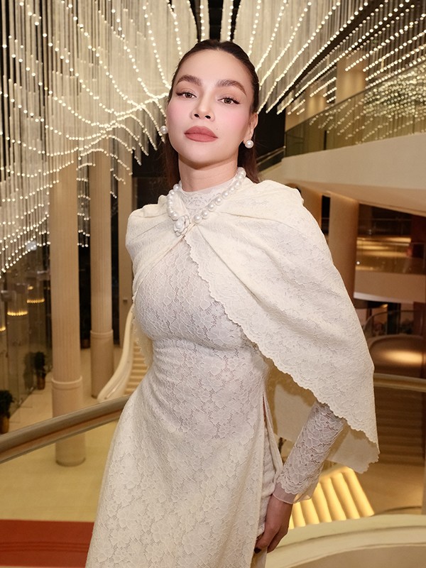 Để đảm bảo dưỡng chất, Hồ Ngọc Hà ăn bánh mì đen và ức gà để tăng đạm cho cơ thể mà không bị cảm giác đói.