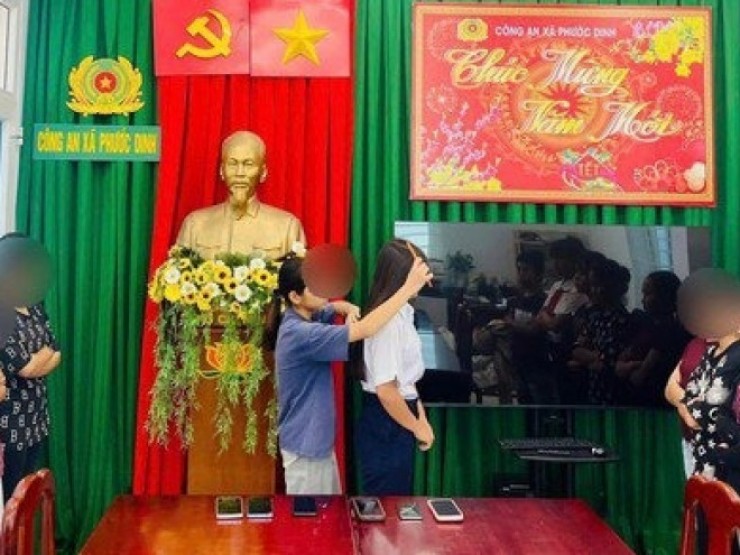 Nữ sinh xô xát do mâu thuẫn trên mạng xã hội, công an tổ chức “chải tóc“ làm hòa - SkyDoor News