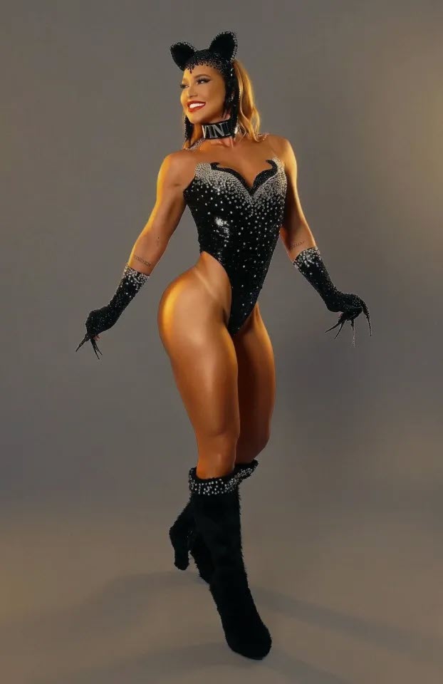 Bạn gái Vinicius táo bạo khoe vòng 3 gợi cảm, "gây bão" MXH có 55 triệu lượt theo dõi - 4