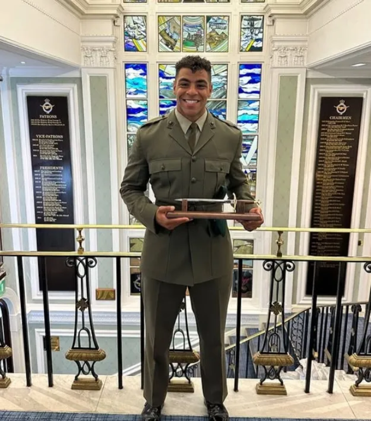 Cựu lính thủy đánh bộ Taylor Lawrence đang hướng tới vinh quang Olympic