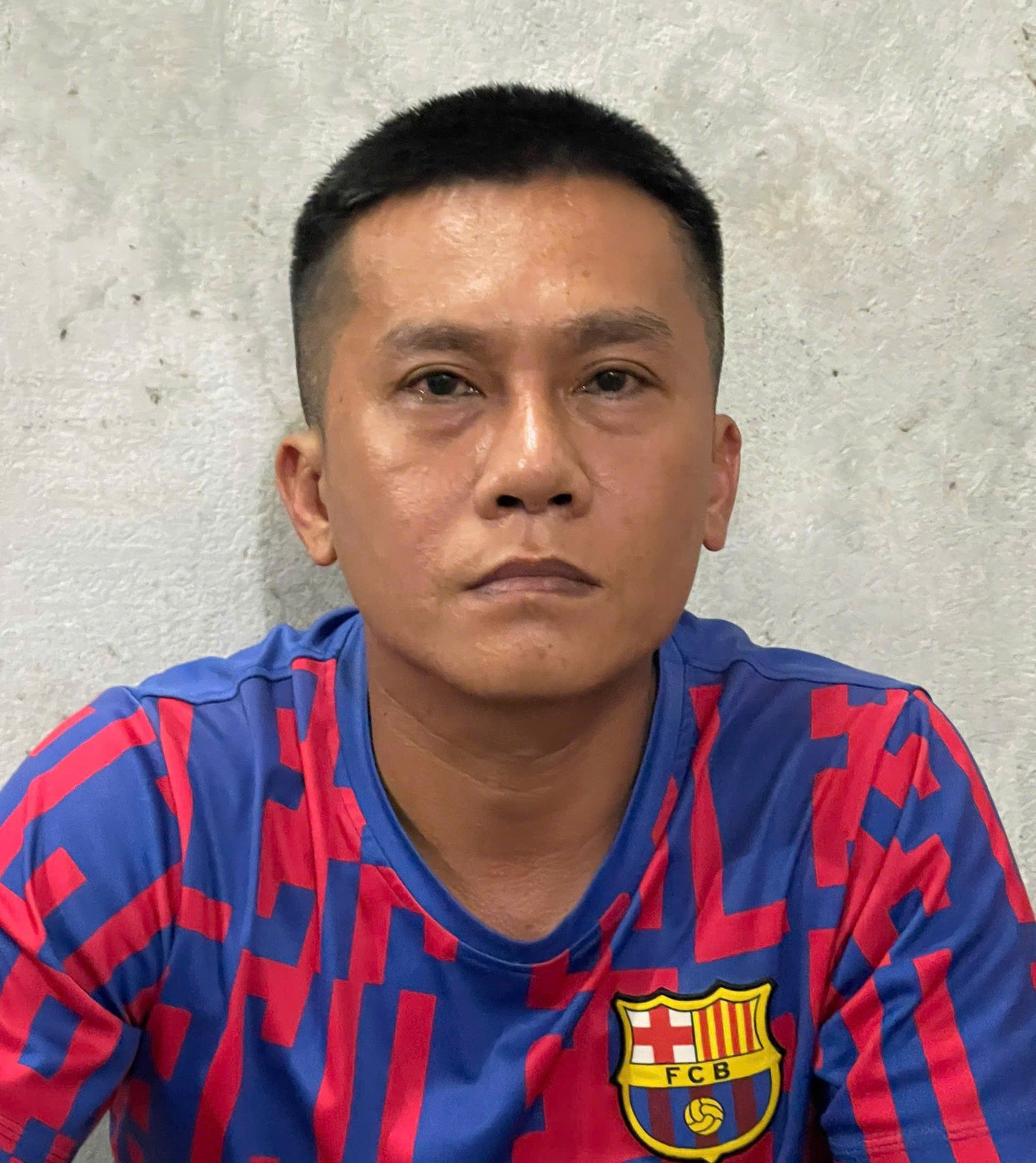 Hai kẻ cướp ngân hàng giả làm người dân tộc thiểu số gùi tiền trong hành trình tẩu thoát - 6