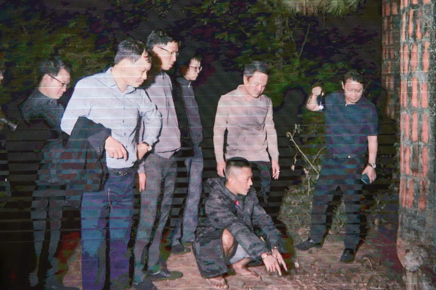 Một số hình ảnh về quá trình bắt giữ hai đối tượng đặc biệt nguy hiểm trong vụ cướp ngân hàng.